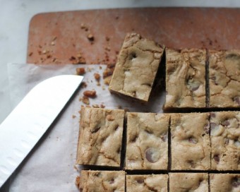 Chocolate Chip Bars With a Salty Pretzel Crust