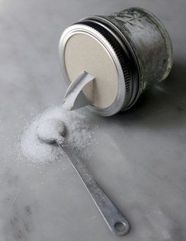 mason jar pour spout with salt and measuring spoon
