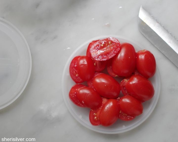 how to quickly slice grape tomatoes