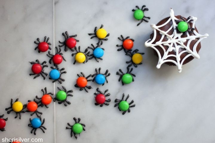 spiders and webs cupcakes