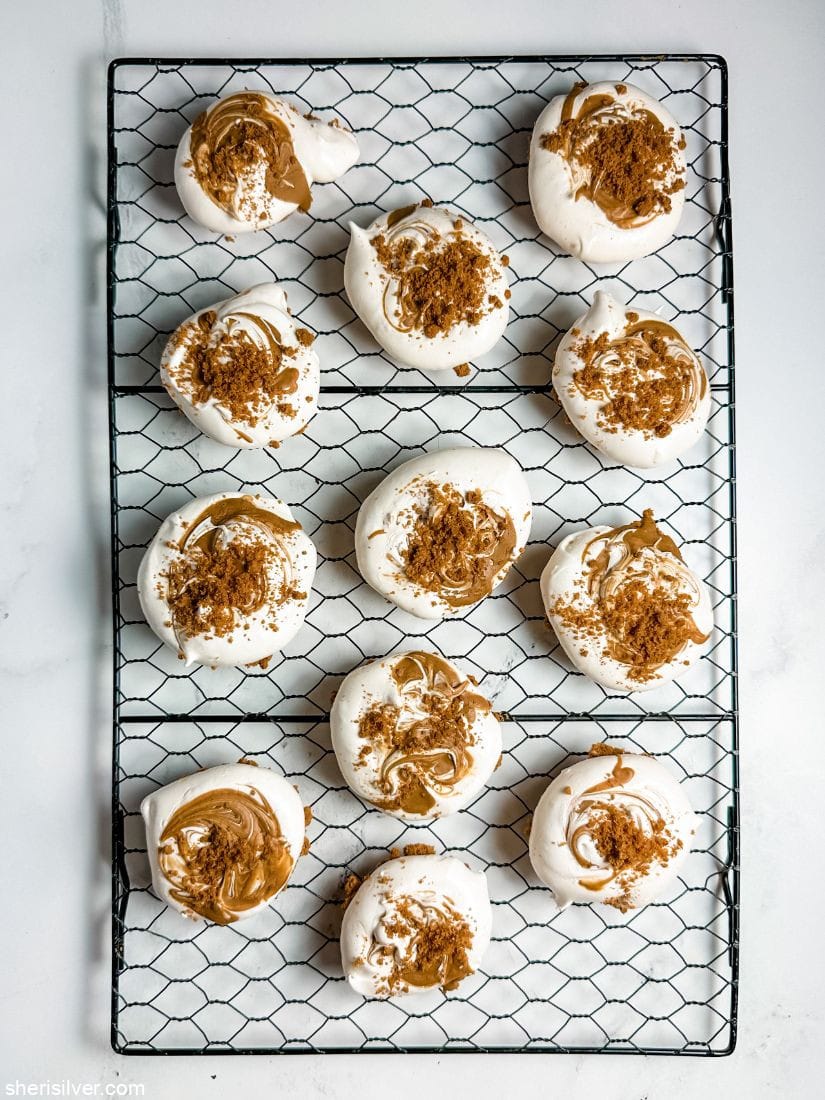 biscoff meringues on a wire cooling rack
