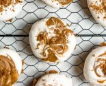 biscoff meringues on a wire cooling rack