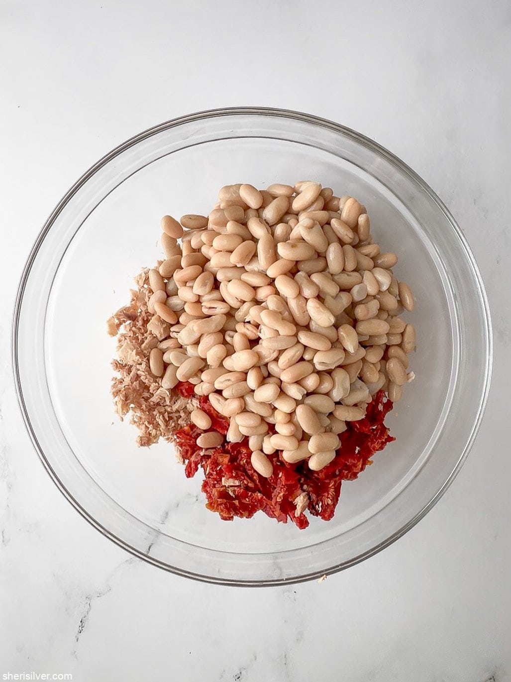 cannellini beans sundried tomatoes and tuna for Mediterranean tuna and white bean salad in a glass bowl